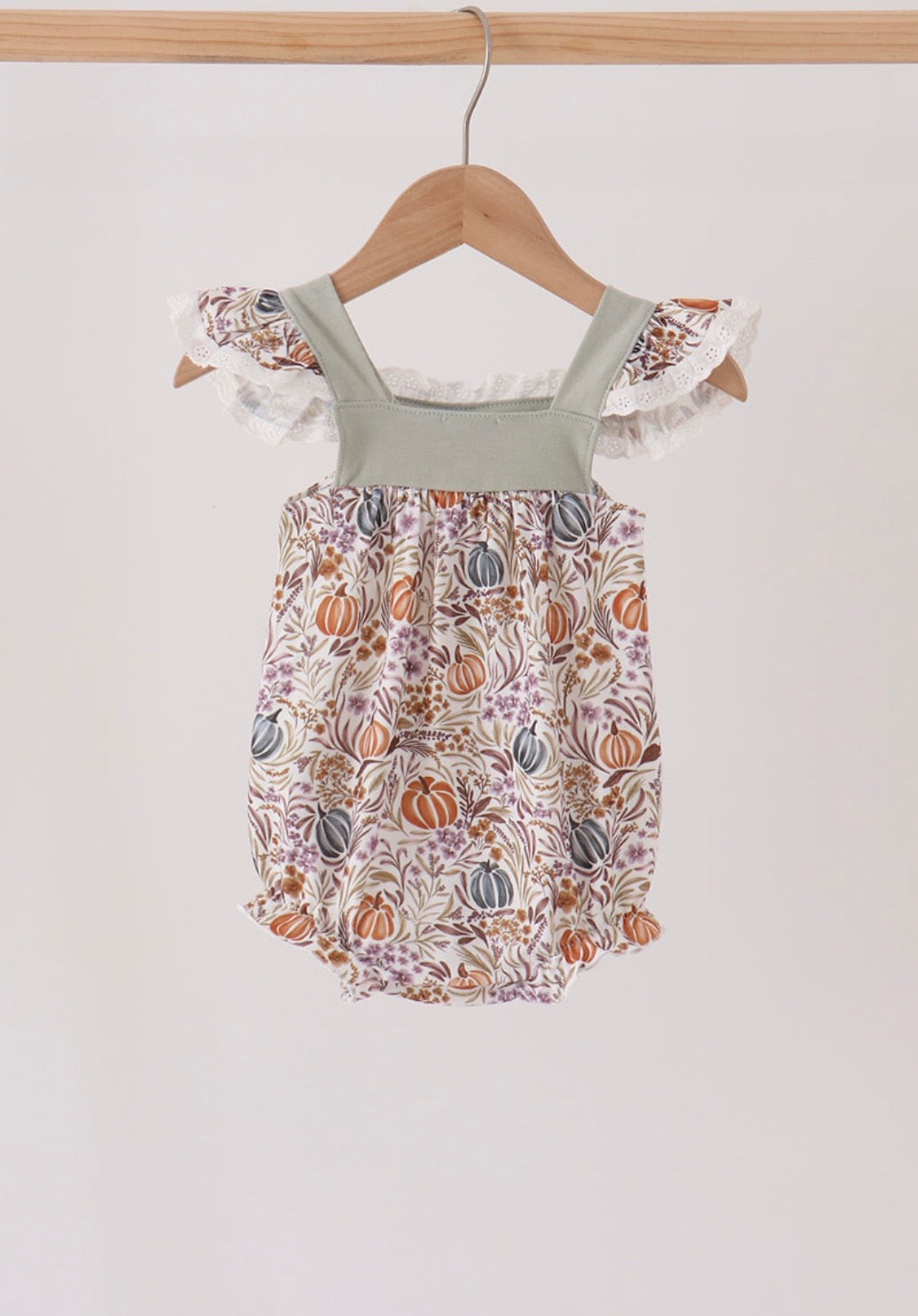 Floral Ruffle Pumpkin Bubble